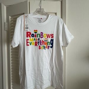 NWT Rainbows Make Everything Better T-Shirt, size Medium